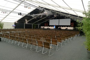 Konferenzbestuhlung in Zelt